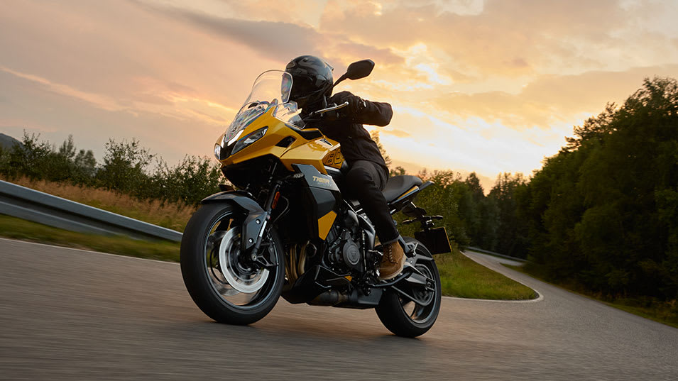 Nuova Triumph Tiger Sport 800 2025 prezzo prestazioni caratteristiche scheda tecnica